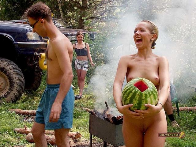 Обворожительные цыпочки на улице и дома выглядят очень сексуально 3  картинка xxx смотреть